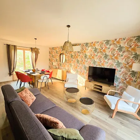 Дом отдыха Maison Mila Avec Jacuzzi Proche Sarlat