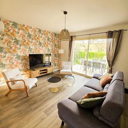Дом отдыха Maison Mila Avec Jacuzzi Proche Sarlat *
